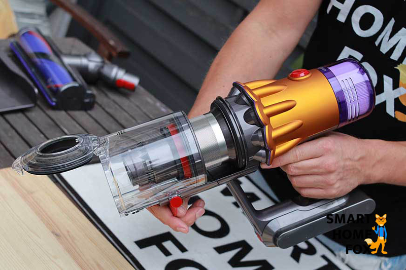 Emptying the Dyson V12 Slim